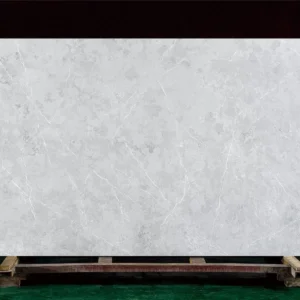 Light Grey Veined Quartz Slab – Elegant Surface for Modern Interiors and Commercial Projects